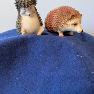Jim Shore Heartwood Creek Mini Hegehog  Figurine And Shy Friend